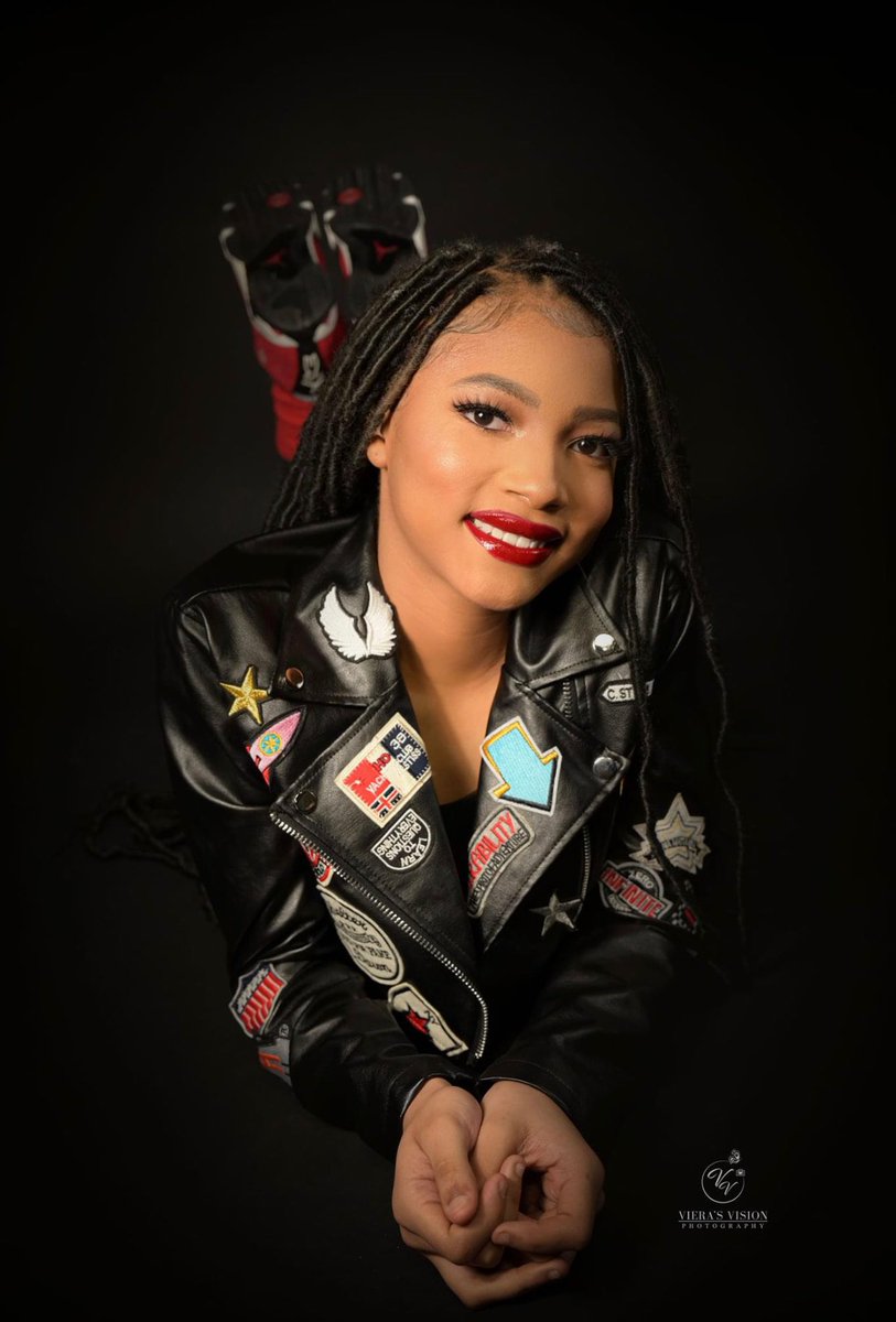 King_Mugsy's tweet photo. One of my babysisters took her sweet 16 when I tell y’all ALL my siblings is phine as hell and ALL my sisters beautiful is unbelievable #Jaiona #MyOnlySagittariusSibling #ADoll 🖤 https://t.co/SJqXvjcZ62