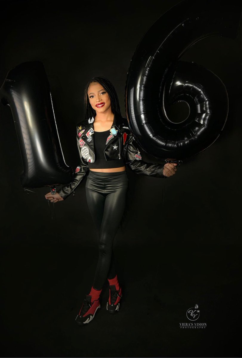 King_Mugsy's tweet photo. One of my babysisters took her sweet 16 when I tell y’all ALL my siblings is phine as hell and ALL my sisters beautiful is unbelievable #Jaiona #MyOnlySagittariusSibling #ADoll 🖤 https://t.co/SJqXvjcZ62