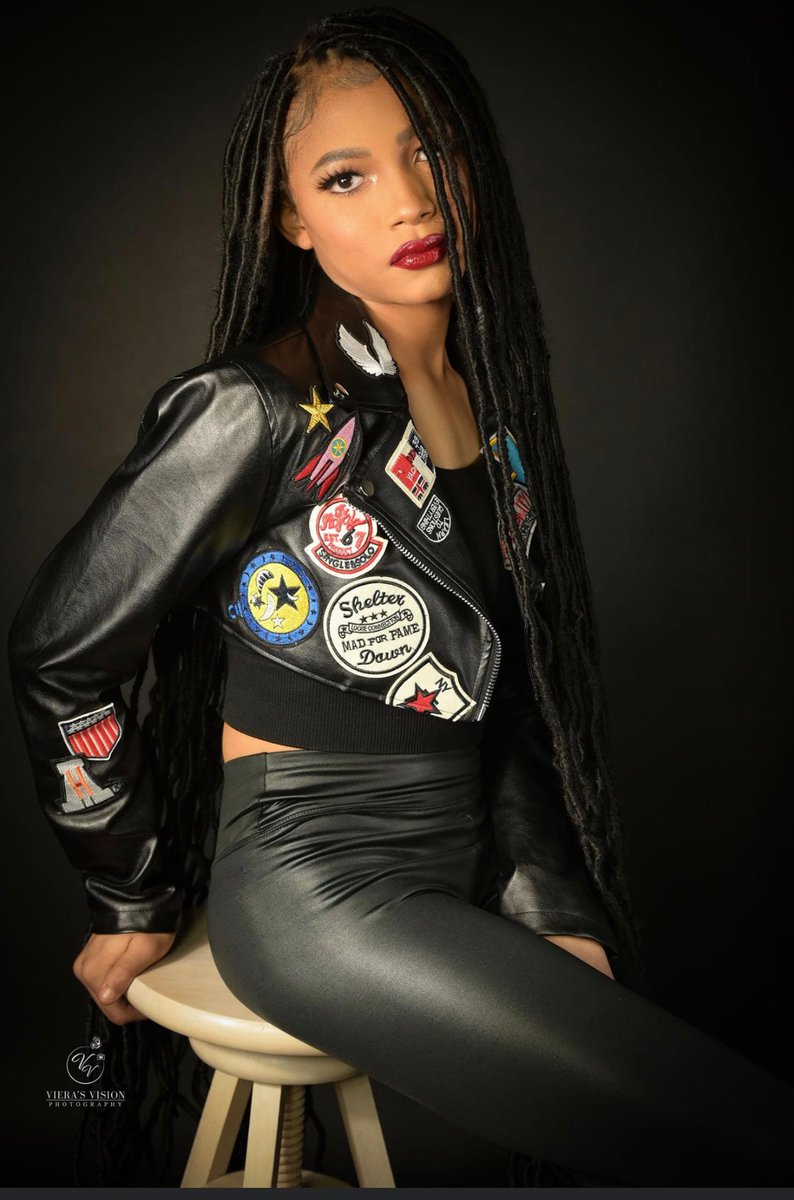 King_Mugsy's tweet photo. One of my babysisters took her sweet 16 when I tell y’all ALL my siblings is phine as hell and ALL my sisters beautiful is unbelievable #Jaiona #MyOnlySagittariusSibling #ADoll 🖤 https://t.co/SJqXvjcZ62