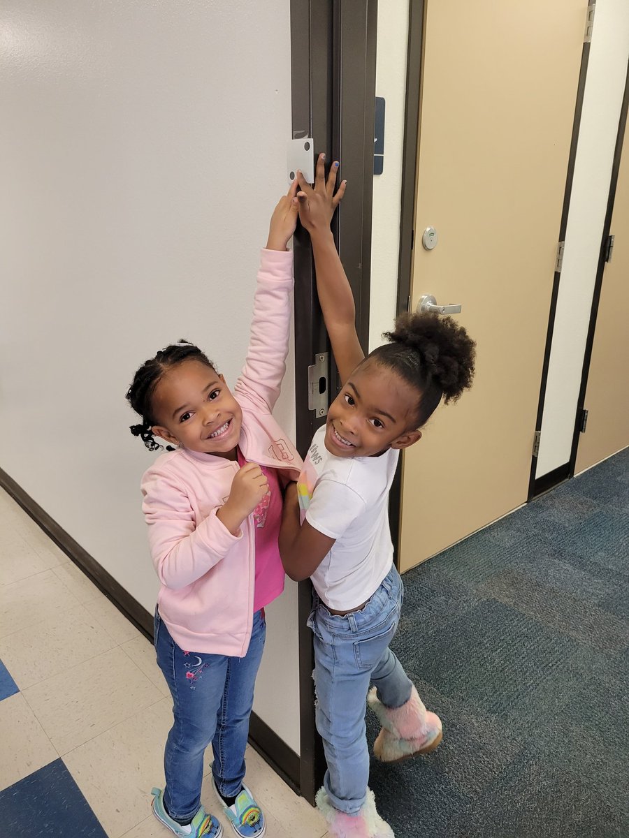 WikMrs's tweet photo. We had such a fun TWOSday in Prek!✌️💙🧡
@FurneauxBraves #tutusandties #tiesandtutus #Twosday #prek #cfbisd #cfbprek #TutuTuesday https://t.co/eanqqJaO5v