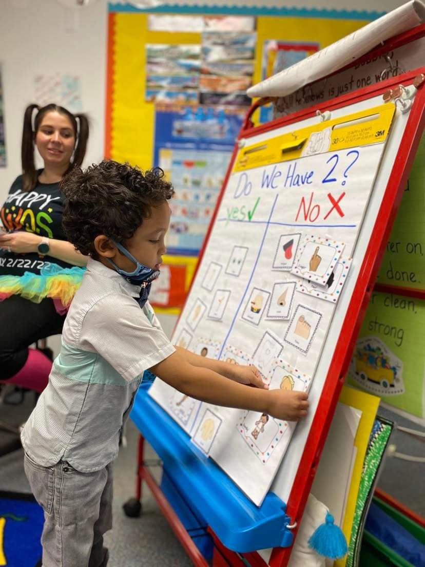 WikMrs's tweet photo. We had such a fun TWOSday in Prek!✌️💙🧡
@FurneauxBraves #tutusandties #tiesandtutus #Twosday #prek #cfbisd #cfbprek #TutuTuesday https://t.co/eanqqJaO5v