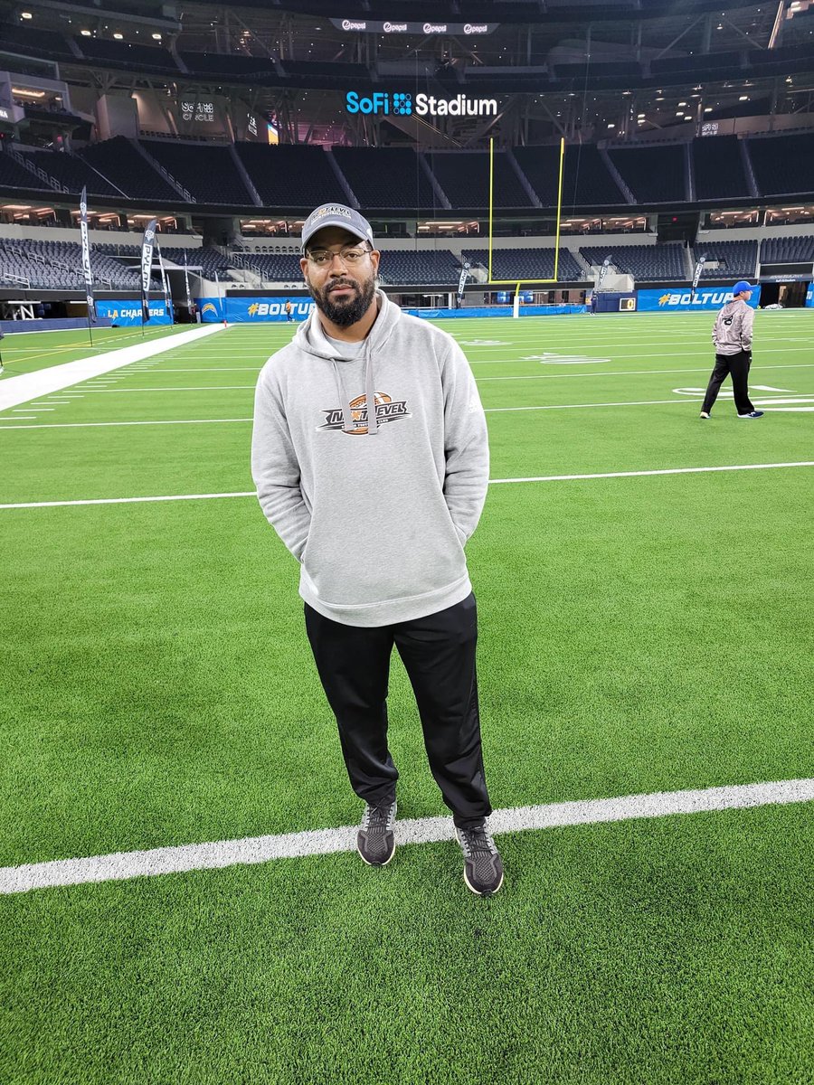 Would like to officially welcome coach Marcus Hammond to our staff! We are excited to incorporate his knowledge and experience into our program! <a href="/NextLevelQBs/">Marcus Hammond - NLG (Next Level Greats)</a> #RiseUp💜💛