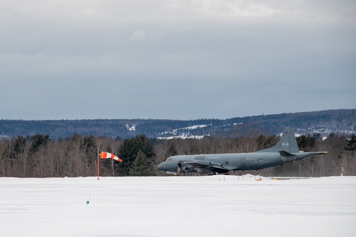OperationsArc's tweet photo. Un CP140 Aurora a quitté la 14e Escadre Greenwood, le 17 février, pour participer à l’#ExDynamicManta, en Italie. Aujourd’hui, l’équipage de @ARC_RCAF se joint à 🇫🇷🇩🇪🇬🇷🇮🇹🇪🇸🇹🇷🇬🇧et 🇺🇸pour le très important exercice de guerre sous-marine et de surface #NousSommesNATO @operationsFC https://t.co/4tr7WKQ2xB