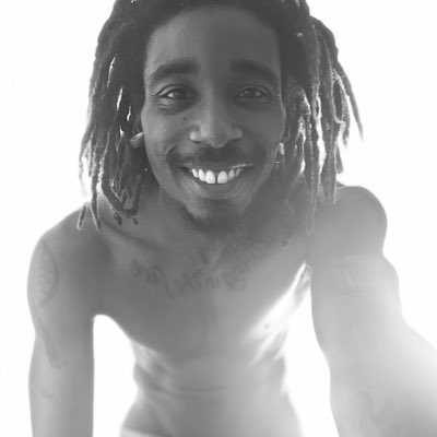 #NewProfilePic https://t.co/28xDm9VxDe<a href="/tag/newprofilepic"class="tags">#NewProfilePic</a>