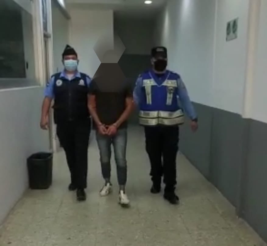 dpi_honduras's tweet photo. #ResultadoDeImpacto
Agentes de Interpol capturan a cuatro sujetos retornados de México, por tener una cuenta pendiente con la justicia por diferentes ilícitos en #Omoa #Cortés #HondurasAsíEstamosTrabajando https://t.co/gVZEQunfxl