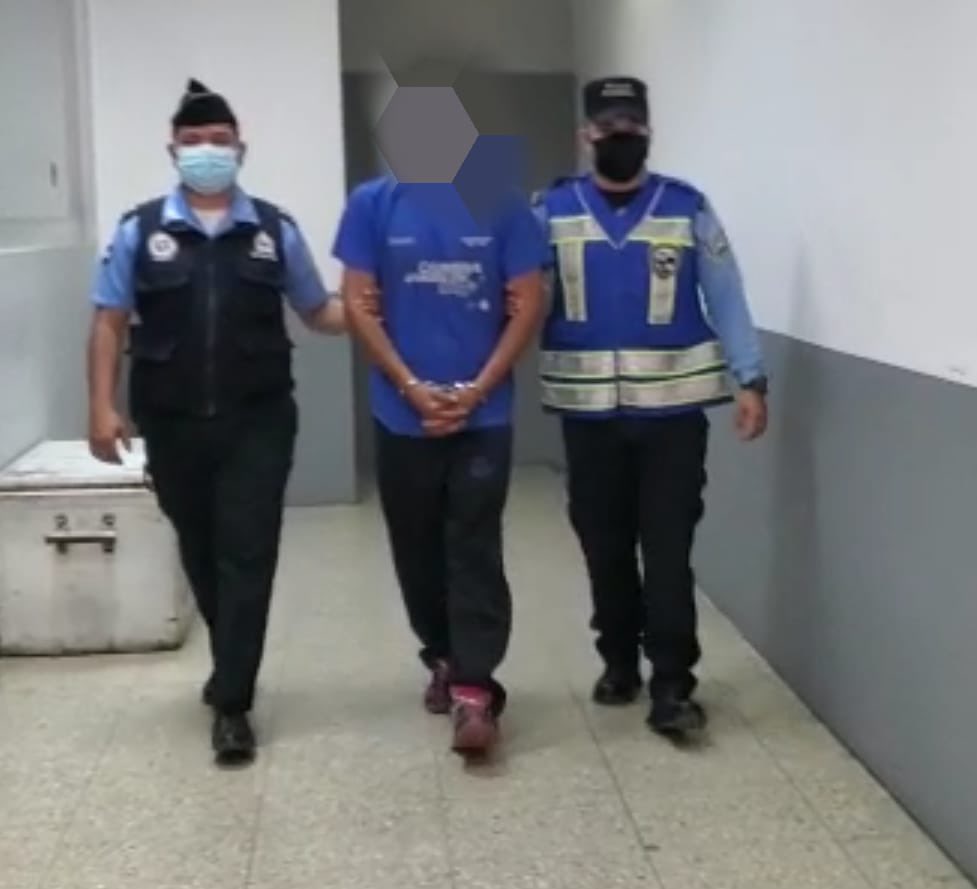 dpi_honduras's tweet photo. #ResultadoDeImpacto
Agentes de Interpol capturan a cuatro sujetos retornados de México, por tener una cuenta pendiente con la justicia por diferentes ilícitos en #Omoa #Cortés #HondurasAsíEstamosTrabajando https://t.co/gVZEQunfxl