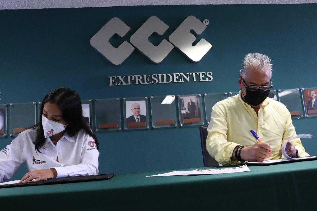 CCEPuebla's tweet photo. #BoletínCCE | Generar condiciones igualdad y justicia laboral es primordial. 

🤝En convenio de colaboración con @crisanchezpavon de @mx_incluyente, el Pdte. @TaicoAlarconR estableció abrir una bolsa de trabajo dirigida a personas con discapacidad.

Más información 👇 https://t.co/T3GlkxOHoi