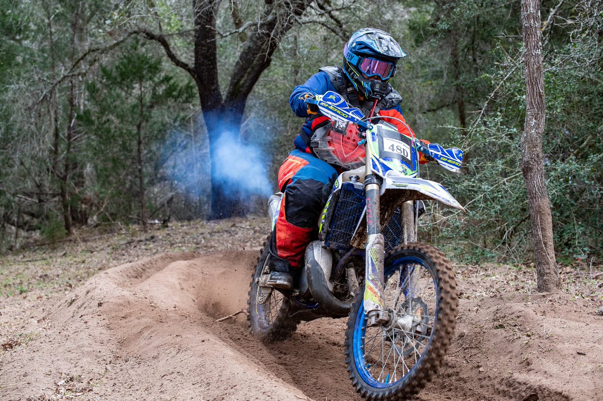 Lj_e4l's tweet photo. Pix from last weekend. And, yes #flatbernie is still racing with me. @loveshack93 @darwinisms721 @DirtbikeAmbah @willbikeforfood @flatbernieadvnt https://t.co/8szVz9HPVM