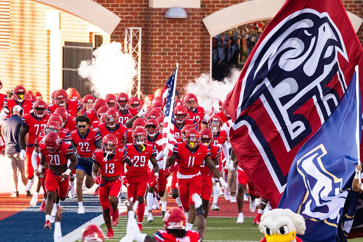 Dejon Mcbride (@mcbride_dejon) on Twitter photo After a great talk with <a href="/DLCoachGarrett/">Jeremy Garrett</a> I am blessed to receive an ⭕️fficial offer from Liberty university!
<a href="/edwinfarmer1974/">Coach E. Farmer</a>
<a href="/juve_b/">Dewhitt</a>
<a href="/VanguardFB/">Vanguard High School Football</a>
<a href="/LibertyFootball/">Liberty Football</a> After a great talk with <a href="/DLCoachGarrett/">Jeremy Garrett</a> I am blessed to receive an ⭕️fficial offer from Liberty university!
<a href="/edwinfarmer1974/">Coach E. Farmer</a>
<a href="/juve_b/">Dewhitt</a>
<a href="/VanguardFB/">Vanguard High School Football</a>
<a href="/LibertyFootball/">Liberty Football</a>