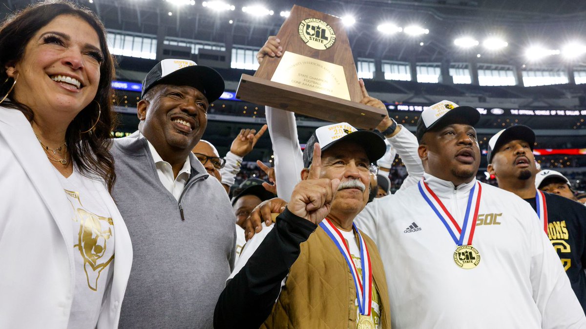 DMNGregRiddle's tweet photo. Dallas ISD head football coaches to receive pay raise as district hopes to retain, attract coaches.
District says that starting next school year, its coaches will be among the highest paid in North Texas.
Read: https://t.co/DIMYyWfP0b
#txhsfb @SportsDayHS @dallasathletics @dctf https://t.co/CeyqUbmaqB