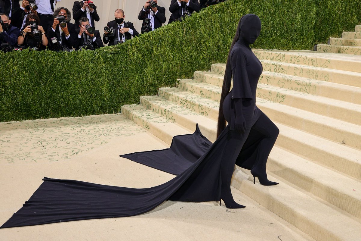 DrBKKundu's tweet photo. Designer burqa for #HijabPlot. https://t.co/0rUMM8LnhL