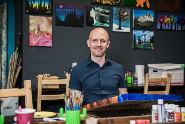 KarisCollective's tweet photo. Welcome Back Christopher Franklin! Christopher is a licensed marriage, couples, and family therapist. Chris also works with clients struggling with trauma, addiction, alcoholism, &amp; substance abuse. He has immediate openings. Telehealth only. 
https://t.co/CcMPQmQtYz https://t.co/XXZz5xdm04