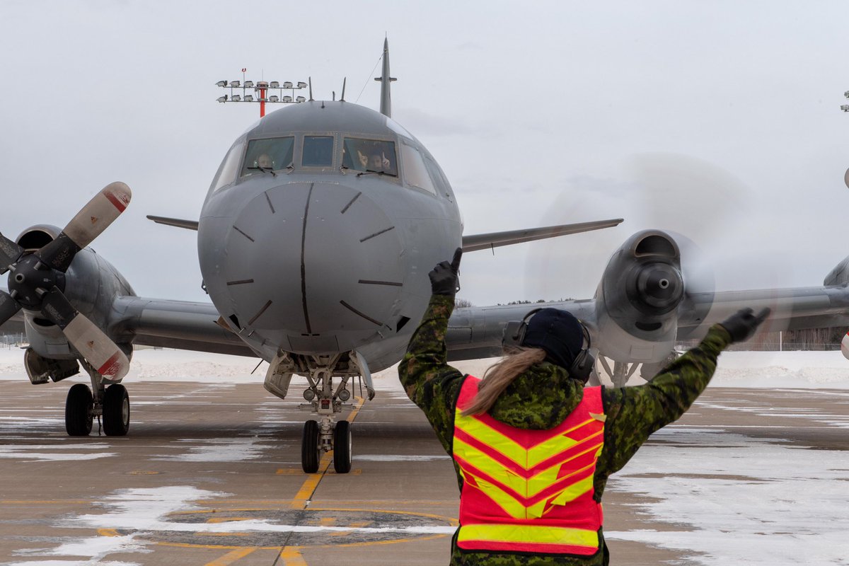 RCAFOperations's tweet photo. A CP-140 Aurora departed 14 Wing Greenwood 17 Feb to take part in Ex #DynamicManta in Italy. Starting today, the @RCAF_ARC crew will join 🇫🇷🇩🇪🇬🇷🇮🇹🇪🇸🇹🇷🇬🇧and 🇺🇸in the major anti-submarine and anti-surface warfare exercise. #WeARENATO @CFoperations https://t.co/IYyKqSeNTw