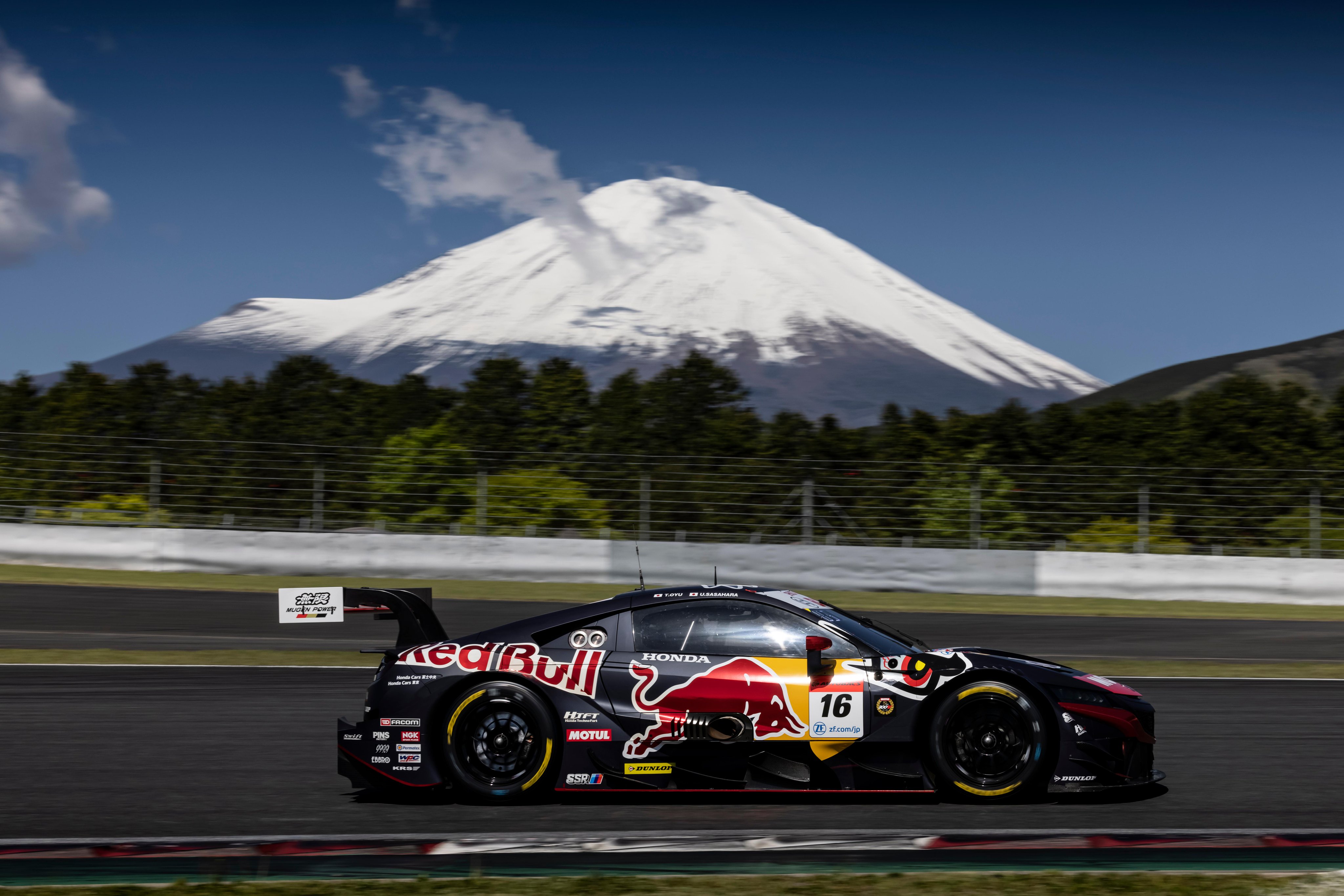 Twitter 上的 レッドブル ジャパン 富士山 𝙍𝙚𝙙 𝘽𝙪𝙡𝙡 𝙈𝙊𝙏𝙐𝙇 𝙈𝙐𝙂𝙀𝙉 𝙉𝙎𝙓 𝙂𝙏 よし 今日は絶景求めてドライブしよう 富士山の日 T Co Glthlhpiuv Twitter