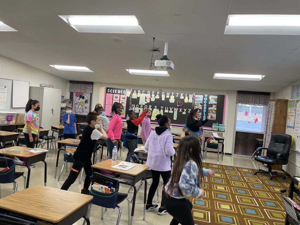 Mott_Leader's tweet photo. FR Stars topped their day with the Twosday shuffle brainbreak. #FRPROUD @RQSFleetridge https://t.co/HwUiKEnjmW