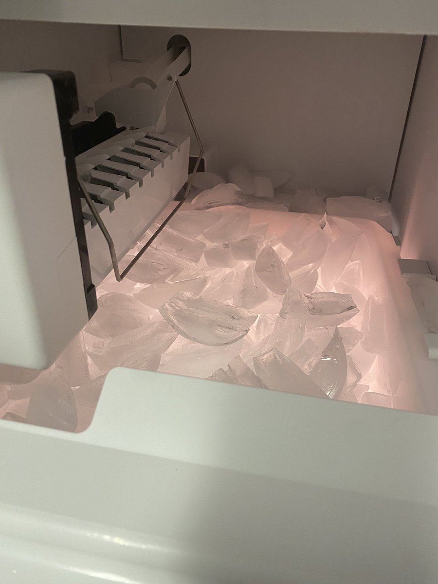 weatherdan's tweet photo. That’s a lot of ice 🧊 https://t.co/xT9FCKkHNX