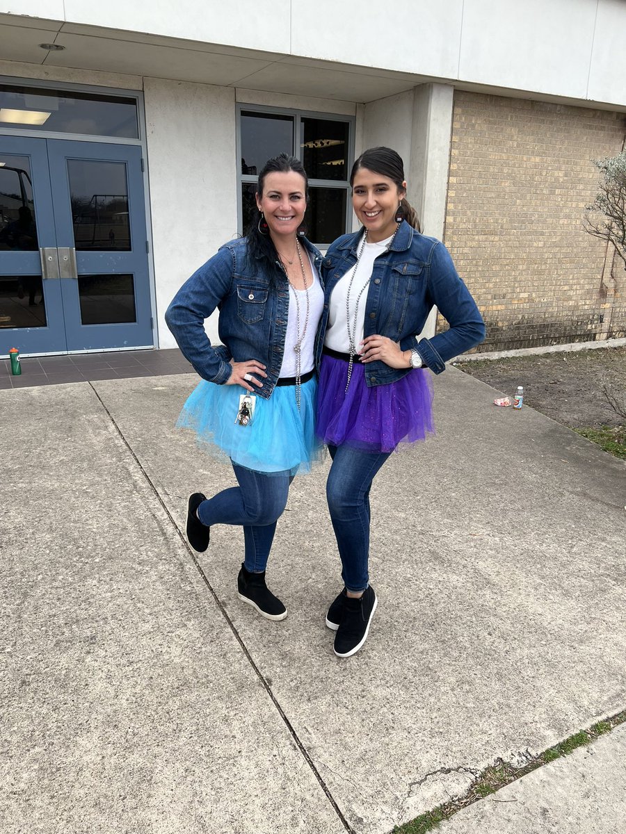 AshleyFehrle's tweet photo. Tutus and Twining with @MissKSilva  and Miss Miller!!! Celebrating 2-22-22 in style!! https://t.co/hKGY2uqdPQ