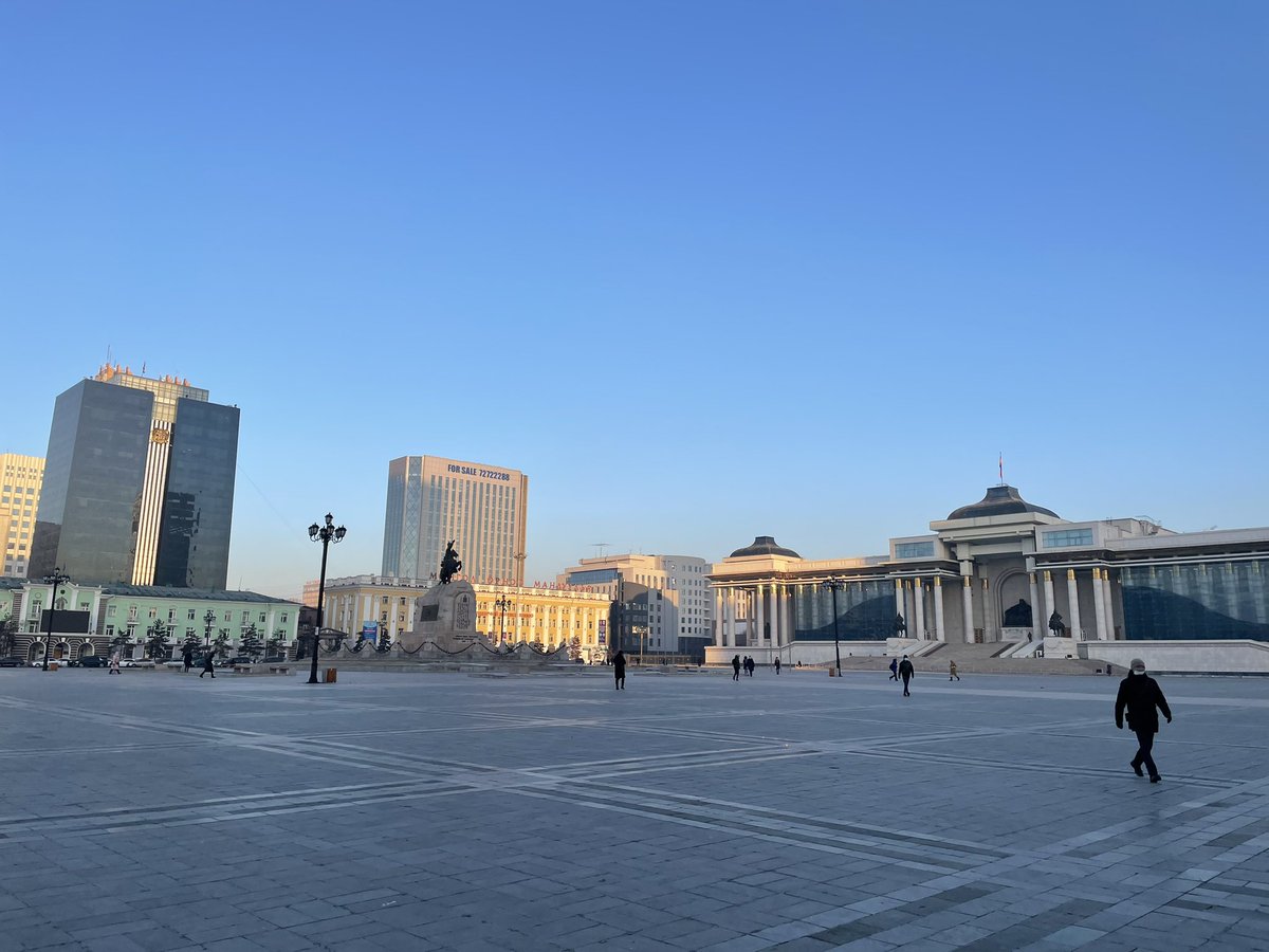 Алхаад л явжийна даа... 🏃‍♂️