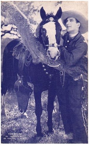 AventurasDeTom's tweet photo. Tom Tyler with his horse Flashlight in "Wild to Go" (1926), a silent film from FBO
#TomTyler #FrankieDarro #silentfilm #western #exhibitcard #arcadecard #moviecard https://t.co/j6TGx4T0GQ