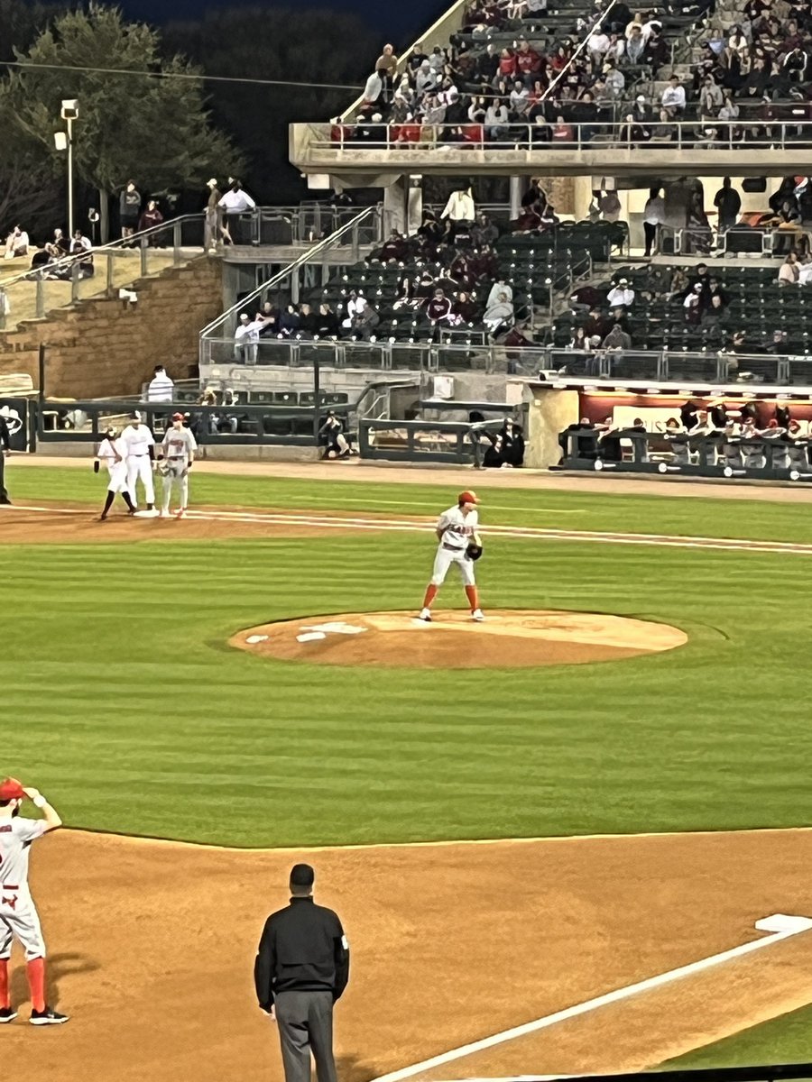 PiperCCameron's tweet photo. Hey @andreawilliams_ who is this awesome kiddo I love on the mound? #goZach https://t.co/xrg8muXiSW