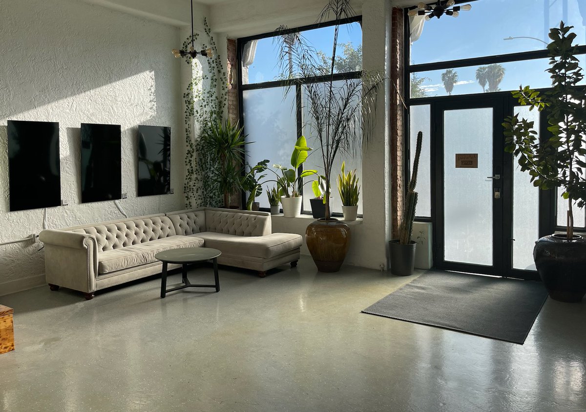 MMARTSCLUB's tweet photo. NFT Open House event 6pm to 9pm tonight in LA!!
New to NFT's or been in the game for awhile, come and hangout while DJs perform and hangout with others.

Location:
2735 Beverly Blvd, Los Angeles, CA 90057 https://t.co/trVwc4JI4p