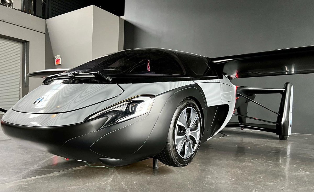 McLaren designed world's first FAA-approved flying car. Amazing job <a href="/aeromobil/">AeroMobil</a> looking forward to the future! #epic