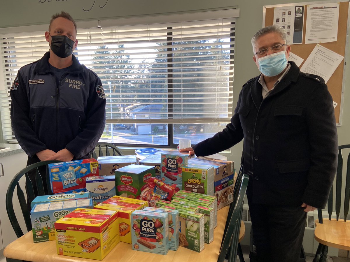 Centreforchild's tweet photo. We’re so grateful to our dear friends Surrey Fire Fighters @Local1271 for delivering a great range of snacks that will help hungry kids that come for help at @Centreforchild &amp; Sophie’s Place! Thank you for your partnership &amp; continued support of all our kids! #community #GiveBack https://t.co/RrXKy0SL64