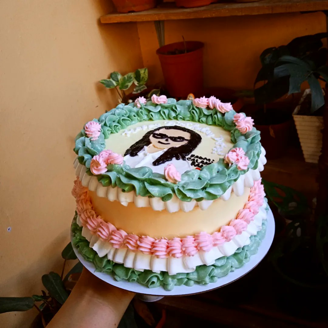 FlavoryBlends's tweet photo. Vintage cakes are really pretty ♡
Design your own cake, were now accepting for march reservations.
#regularcakes #vintagecake #vintagedesigns #minimalistcake #minimalistcakeph #flavoryblends✨ #customizedcakes #cakesofinstagram #dedicationcake https://t.co/ZvC2kbLqBi