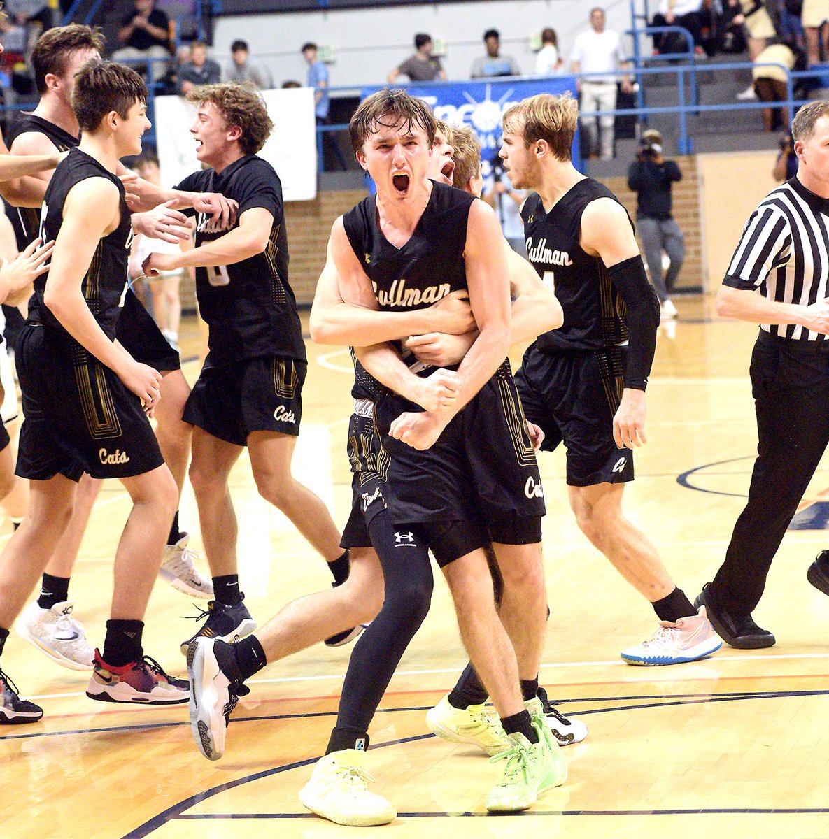winfreyjake's tweet photo. ‘IT’S JUST AMAZING’: Cullman knocks off Scottsboro 75-58 for Northwest Regional title, heads to state tournament for first time since 1932
https://t.co/IvVQTEW5VS https://t.co/13Pcv4ktfR