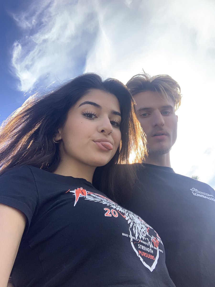 sheenynasrin's tweet photo. Every Brunette does need a Blonde bff 👩🏻‍❤️‍💋‍👨🏼 https://t.co/vlHithPPmG