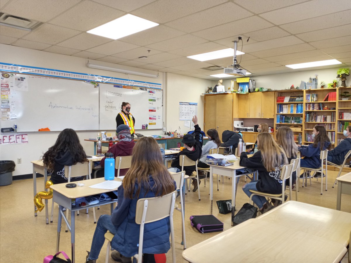 SD27_ADST's tweet photo. Tradesperson Day is complete! It was great to see students engaged and interested in the wisdom our local tradespeople had to share today! Thanks again to those 18 who took time out of their busy schedules to be with us! @SD27_CP @SD27_CC #careerprograms #grade7 https://t.co/QlzubEZ71e