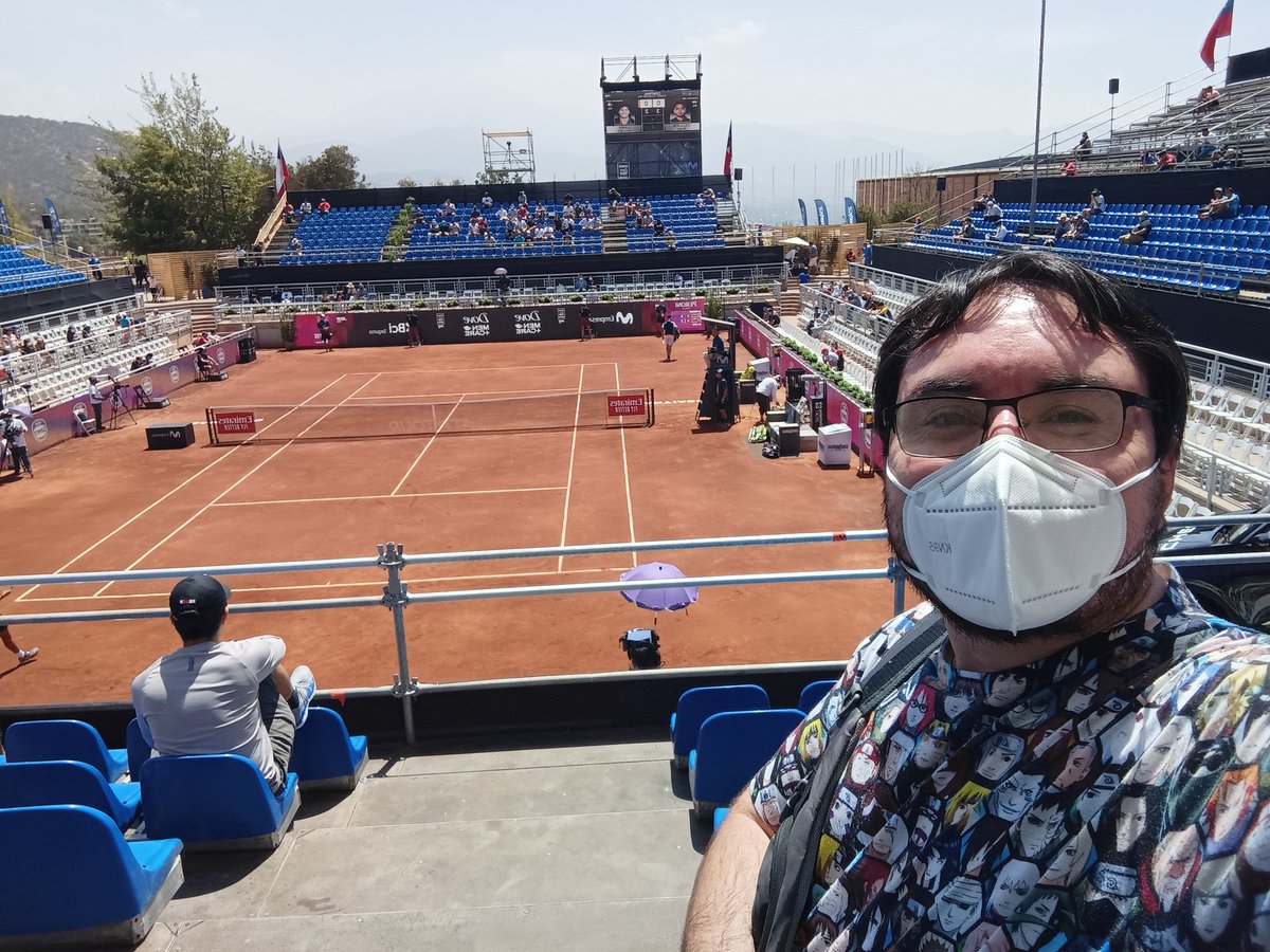Gerardo_auditor's tweet photo. Genial tener la experiencia de ver el Chile open en vivo y también disfrutarlo por TNT sports 💪🎾 #ChileOpenxTNTSports

PD: de repente veía pal lao y pa solo mirar a la seca @nahla_hg 😊❤️ https://t.co/UHaEaCsI13