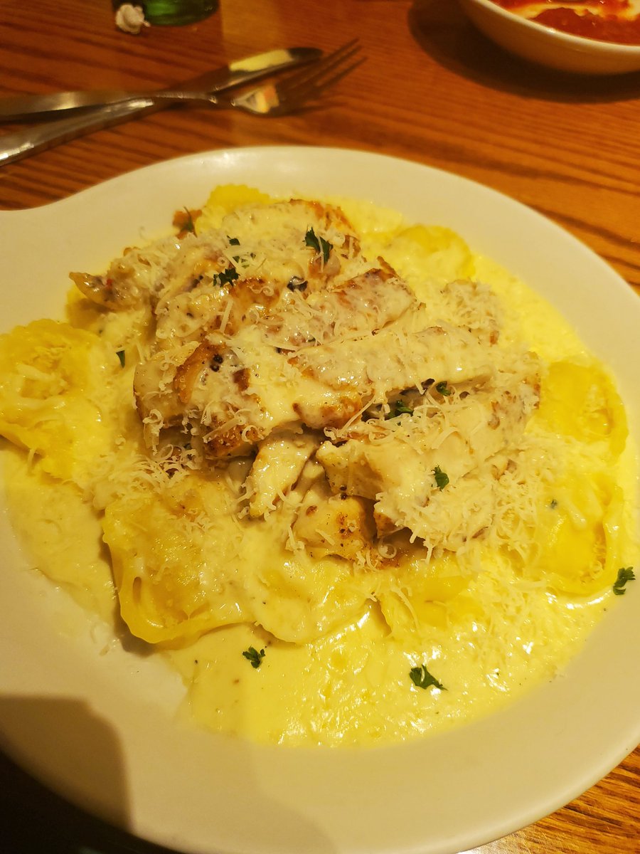 TheAngryFowl's tweet photo. #AreYouHungry Asiago Tortellini with Grilled Chicken and Alfredo Sauce #AngryFowlApproved https://t.co/T27HxwOdPo