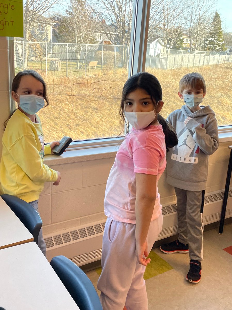 Roxannekenny's tweet photo. Building Thinking Classroom with a very special group of Grade threes @eastpointelem @KellyMurrin #problemsolving #collaboration #randomizedgroups #verticalnonpermanentsurfaces @pgliljedahl @NLESDNT @NLESDCA ππ½ππΌ https://t.co/tyq6nE6mIt