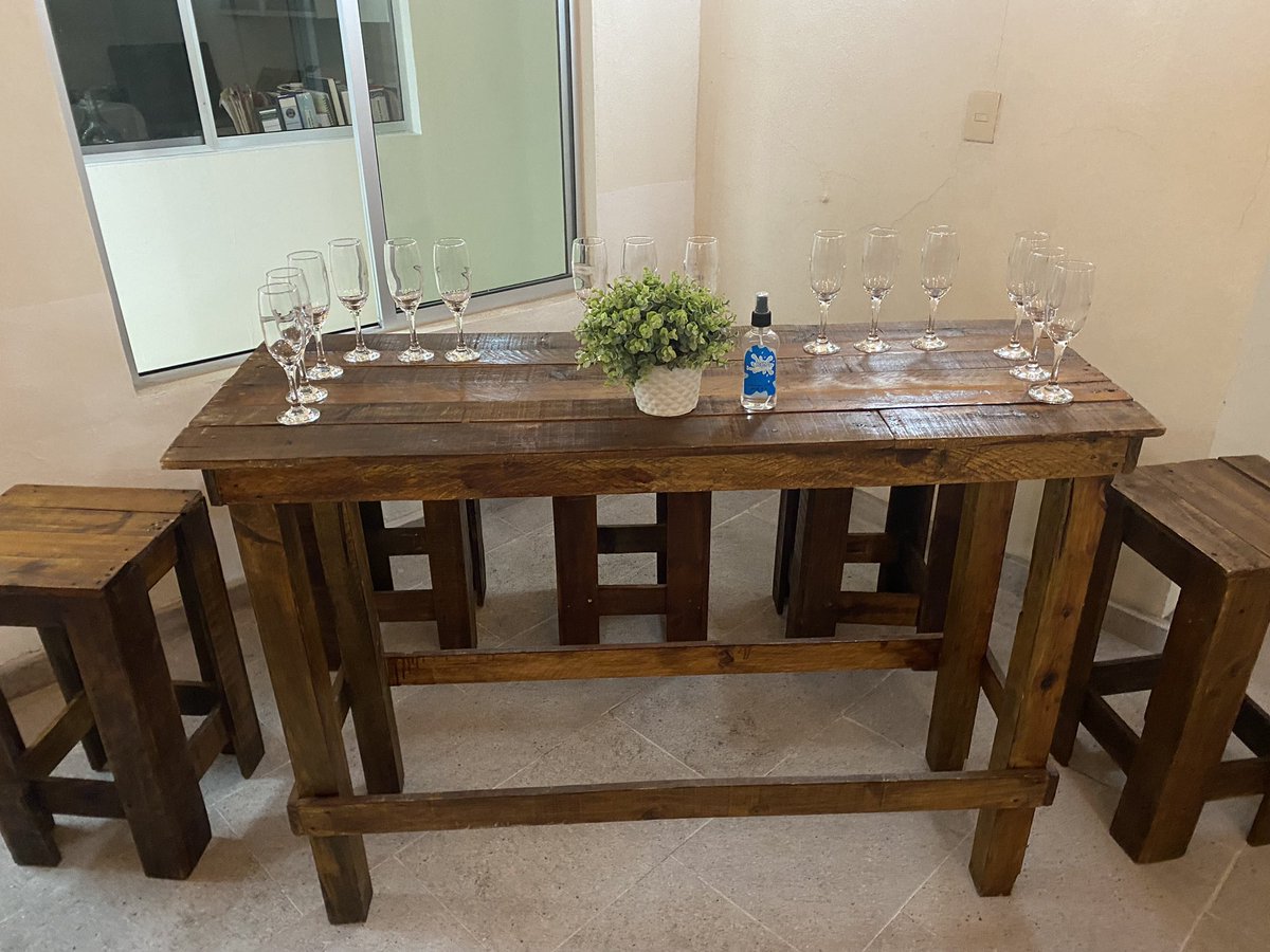 SecTurismoSLP's tweet photo. ¡A punto de comenzar esta experiencia de cata de mezcal por parte de Grupo Estación Ipiña y Auténtico San Luis para medios de comunicación!
#RutadelMezcal #TurismoSLP #SanLuisPotosí #SECTURSlp https://t.co/SDWZrbJFdz