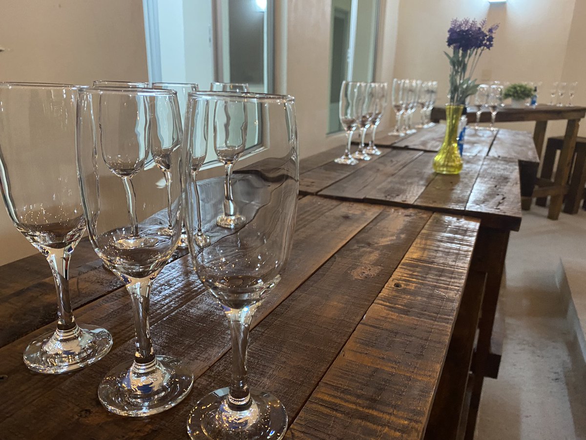 SecTurismoSLP's tweet photo. ¡A punto de comenzar esta experiencia de cata de mezcal por parte de Grupo Estación Ipiña y Auténtico San Luis para medios de comunicación!
#RutadelMezcal #TurismoSLP #SanLuisPotosí #SECTURSlp https://t.co/SDWZrbJFdz