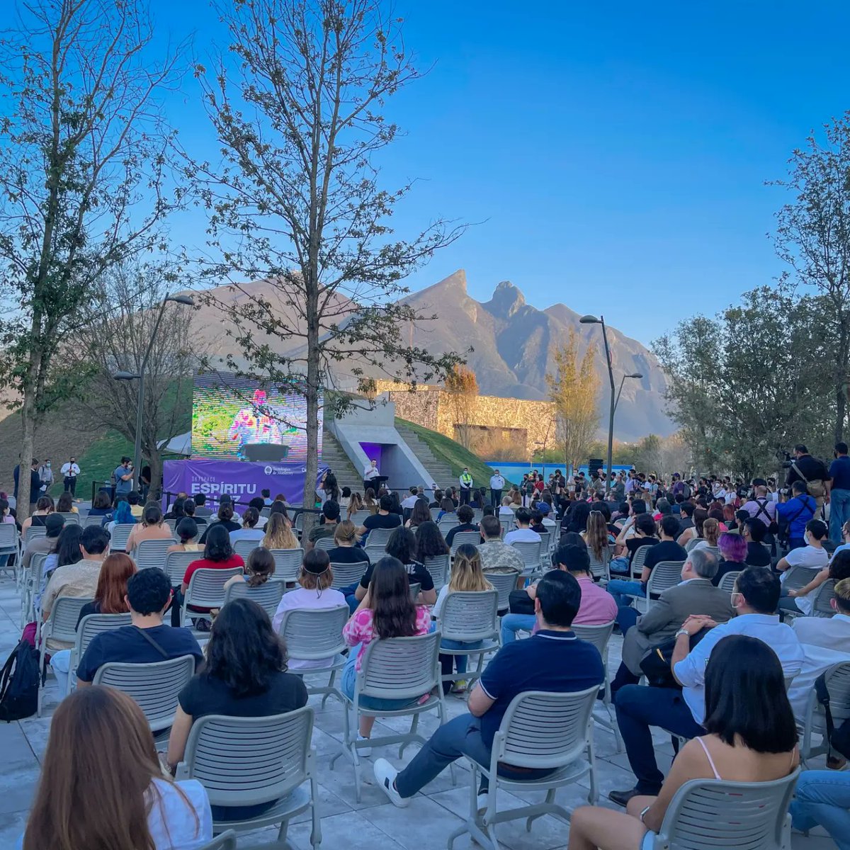 david_garza's tweet photo. Inauguramos "Skyspace: Espíritu de Luz" del artista y arquitecto estadounidense, James Turrell. Esta pieza emblemática forma parte de @DistritoTec abierta para todo el público. Reiteramos el compromiso del @TecdeMonterrey de ser una institución de la sociedad para la sociedad. https://t.co/aopbXwhZZm