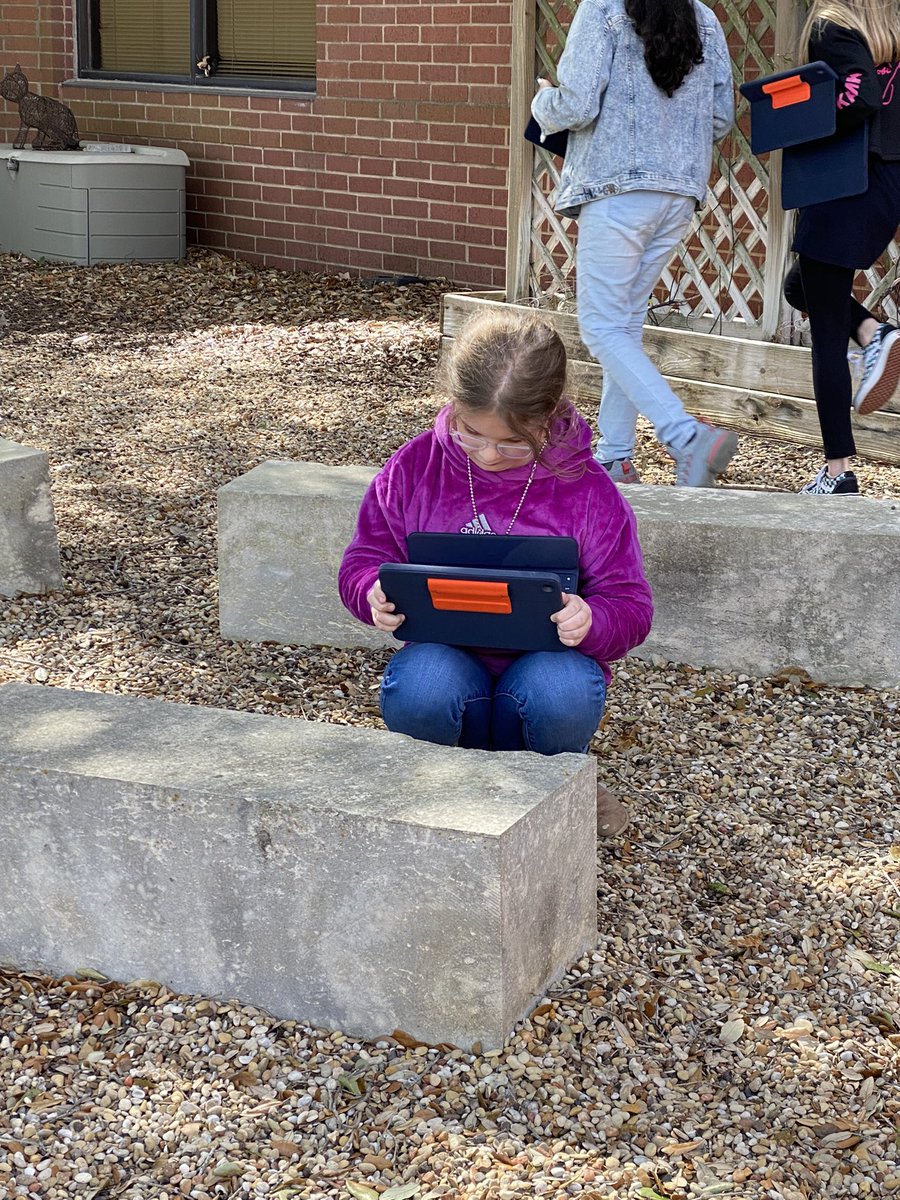 TeacherLTepe's tweet photo. Communing with nature as we search for the processes that change our landscape #GetOutside #outdoorlearning #happilylearning #weathering #svefutureready https://t.co/Y2BaHNNTUK