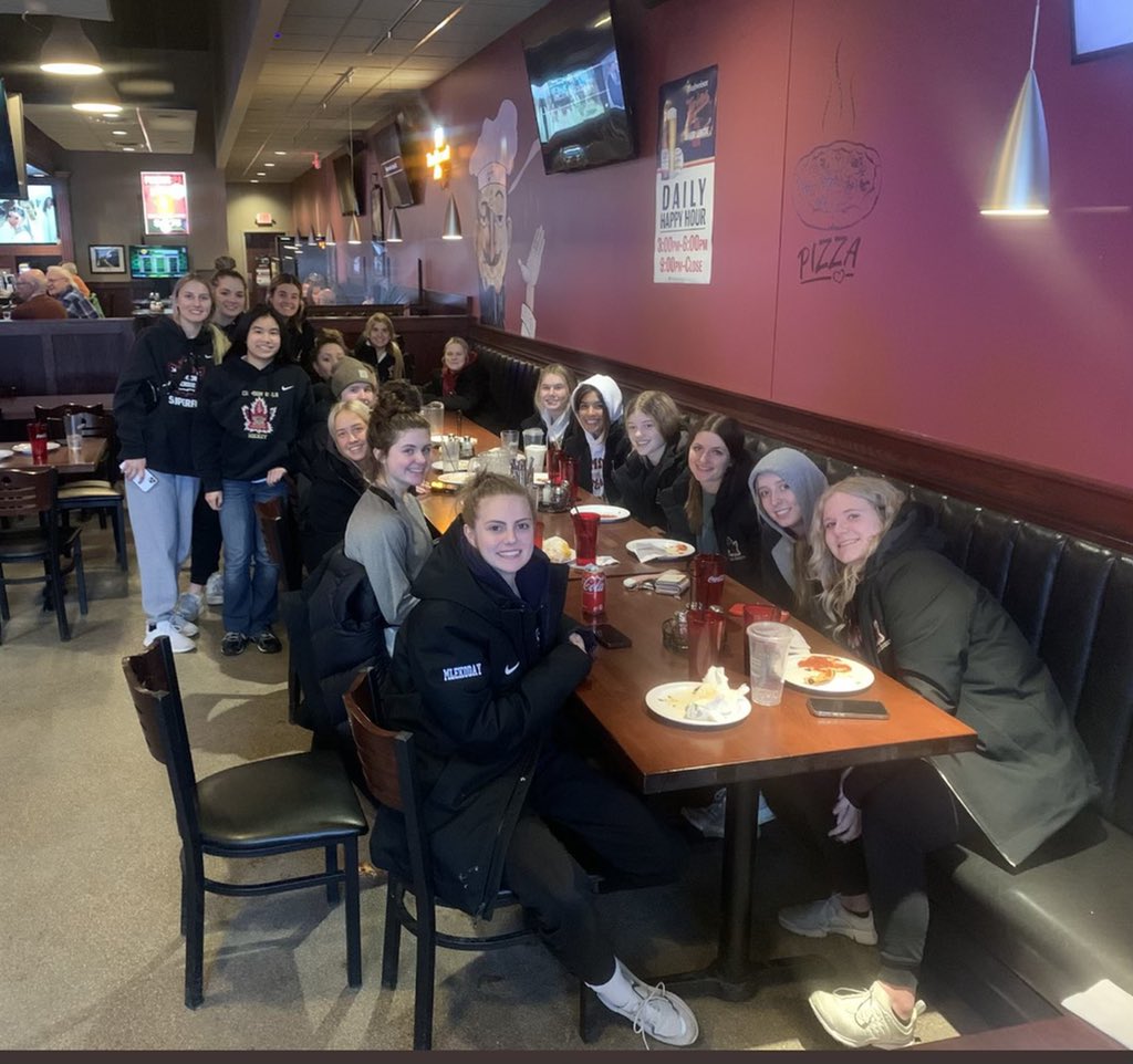 Team Dinner Night For The Hockey Ladies at Chanticlear! Good Luck @ State #GoCrimson 🍁 @crimsongirlshockey