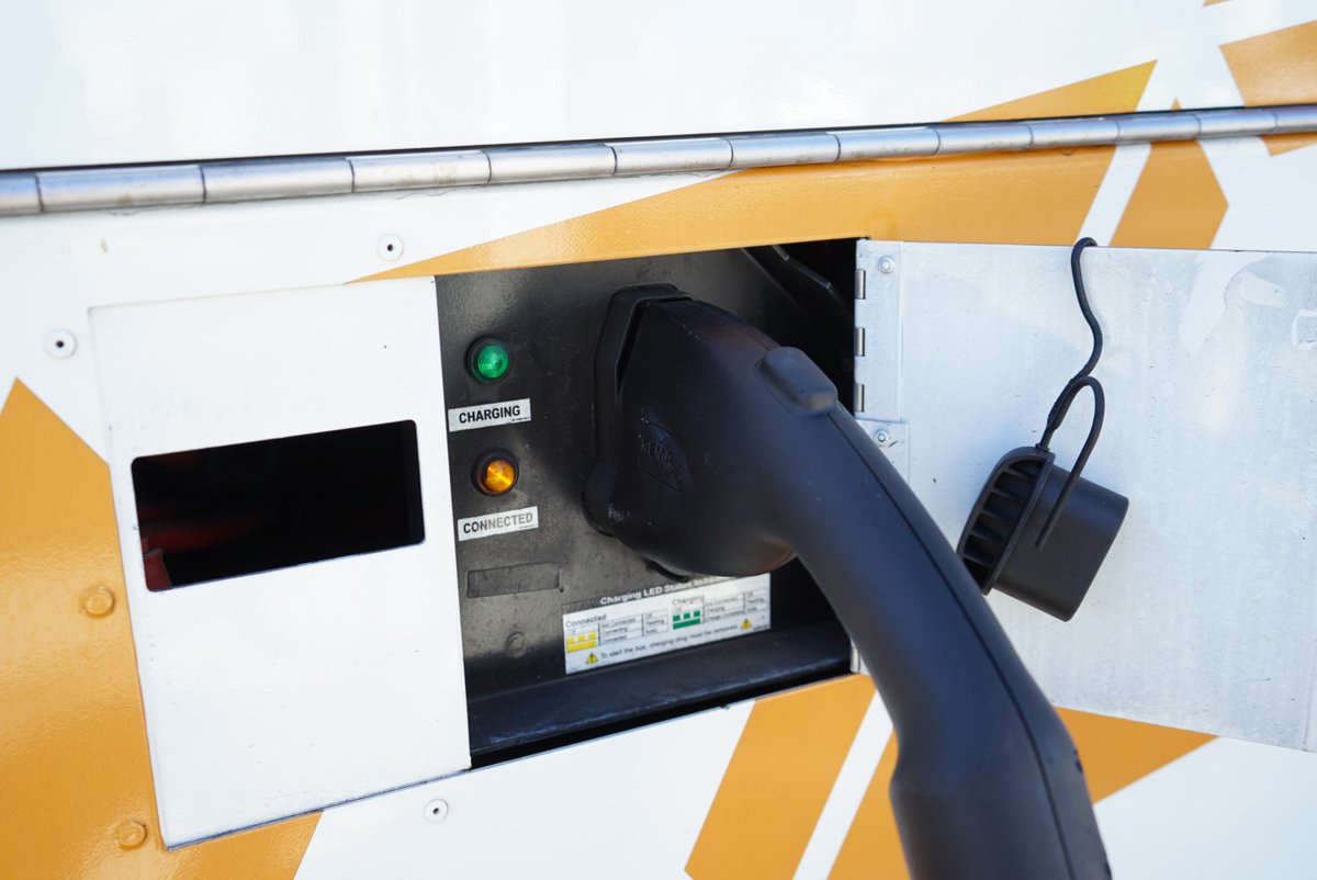 HwnElectric's tweet photo. .@HonoluluGov unveiled its newest fleet of electric buses and charging stations today. We partnered w/ the City to play a key role by ensuring the necessary charging infrastructure is in place to power a cleaner future for Hawaii's transportation! @hnldts @MayorRickHNL https://t.co/j7VksKlVxJ