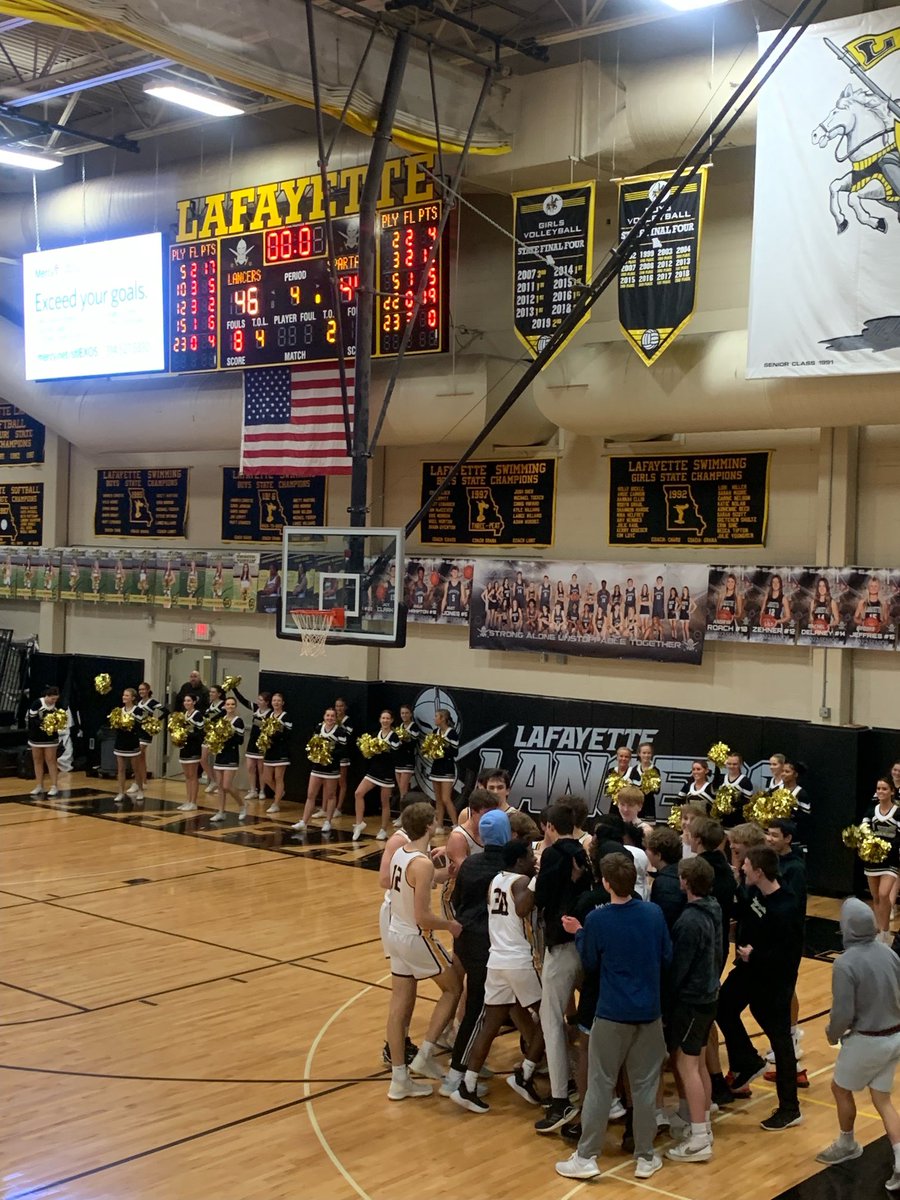 LHSHoopsBooster's tweet photo. ⁦@MbbLafayette⁩ wins on the buzzer beater by ⁦@MattJones2004⁩ https://t.co/PSmmNi239a