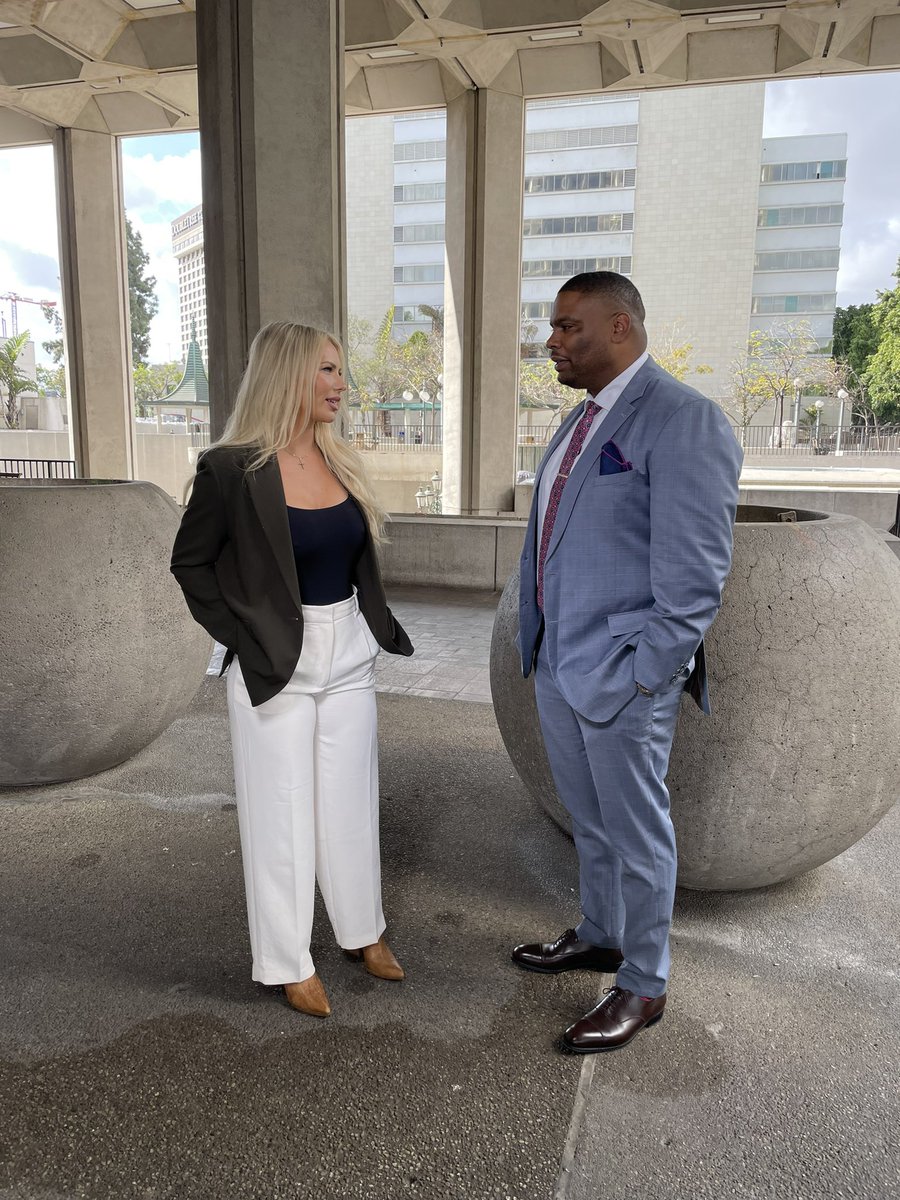 ccgrpla's tweet photo. Bethany K. Farber and attorney Rodney Diggs, Esq. interviewing with @InsideEdition just outside of City Hall.

Premiering tonight at 7P PST! 

#TUNEIN
#Justice4BethanyK
#WrongfulAccusation https://t.co/p0ymVv2iKc