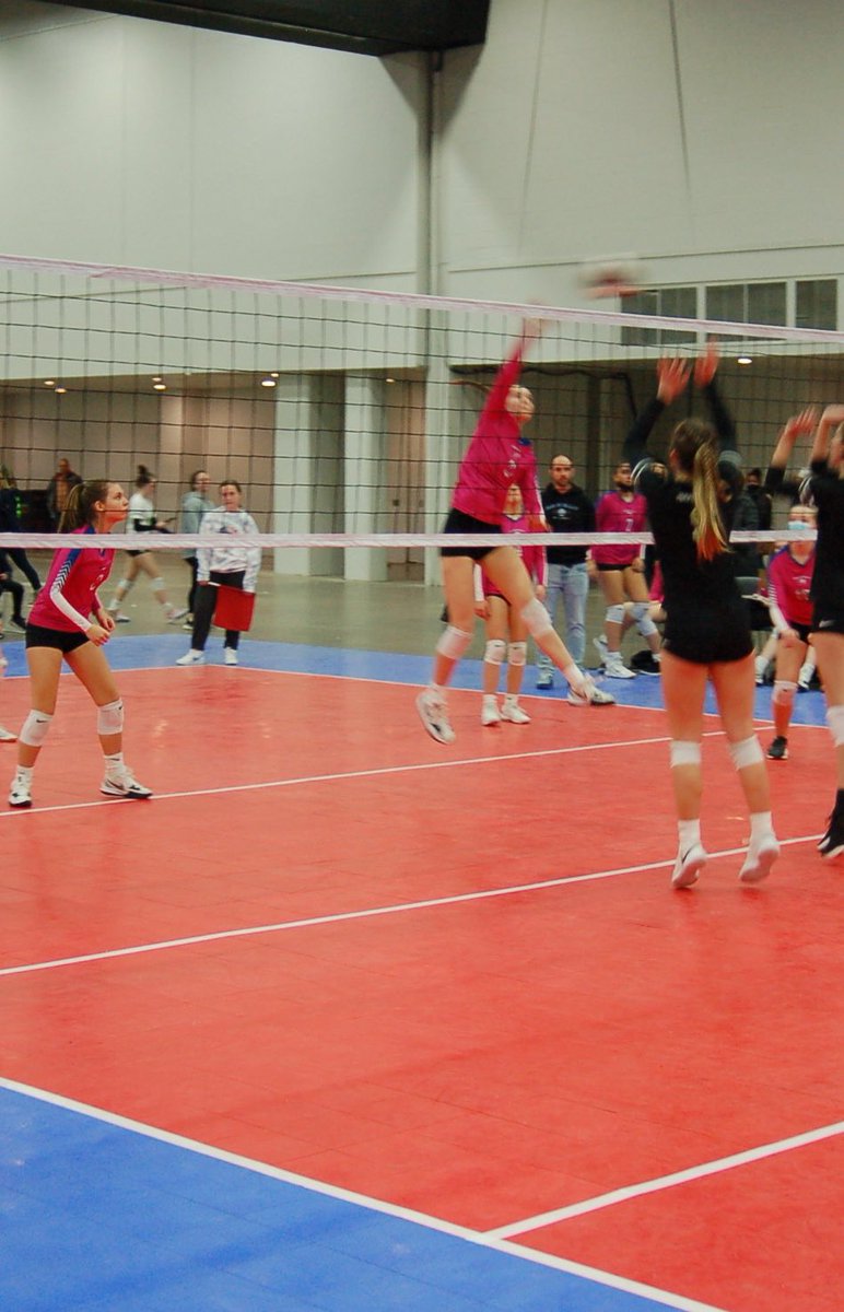 Beazley_60's tweet photo. Fun watching @beaz_clare11 develop her skills while having FUN with this crew. #5 take flight! #HVVC https://t.co/C9Aru7nyeQ