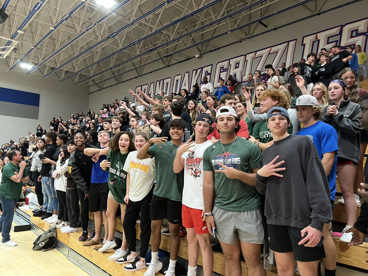 HumbleISD_KPHS's tweet photo. A win for the Park! Headed to playoffs round 2! Great fight tonight @KParkbasketball! #WeAreKPark https://t.co/T2Kfz1gxsp