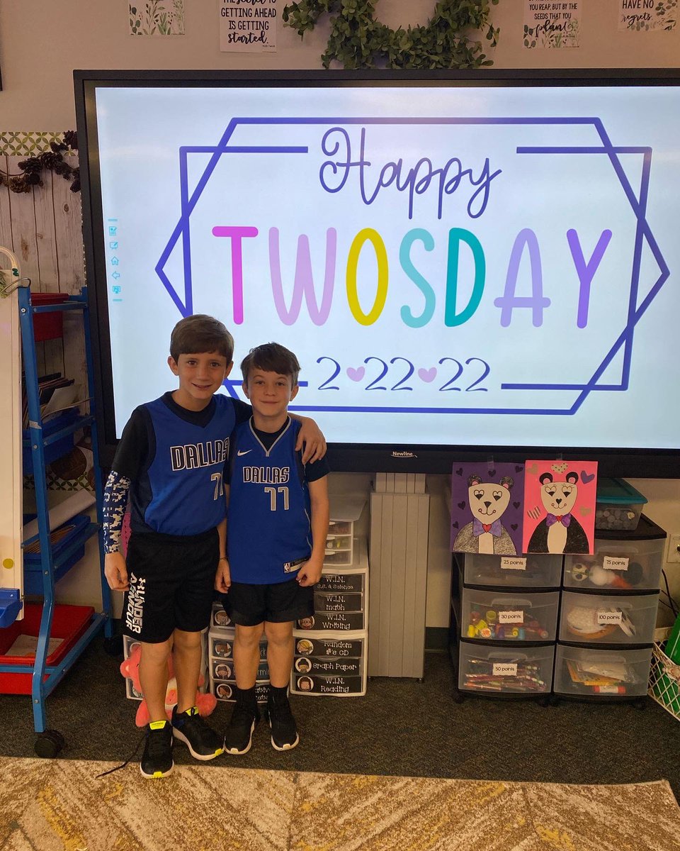 StumpyClass's tweet image. Celebrating 2-22-22 in 2nd grade on a TWOSday! @Carrollisd @Carrollisd