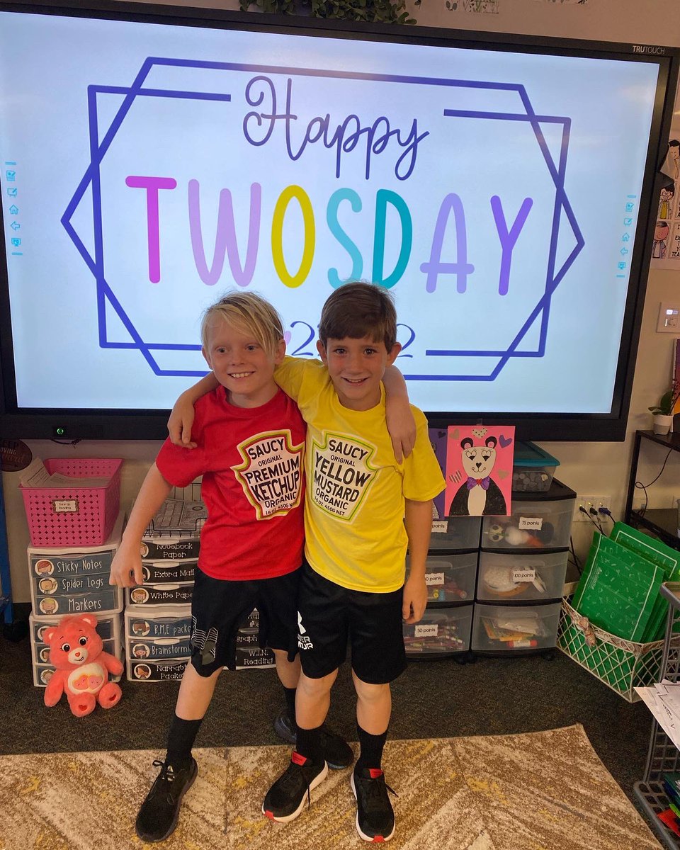 StumpyClass's tweet image. Celebrating 2-22-22 in 2nd grade on a TWOSday! @Carrollisd @Carrollisd