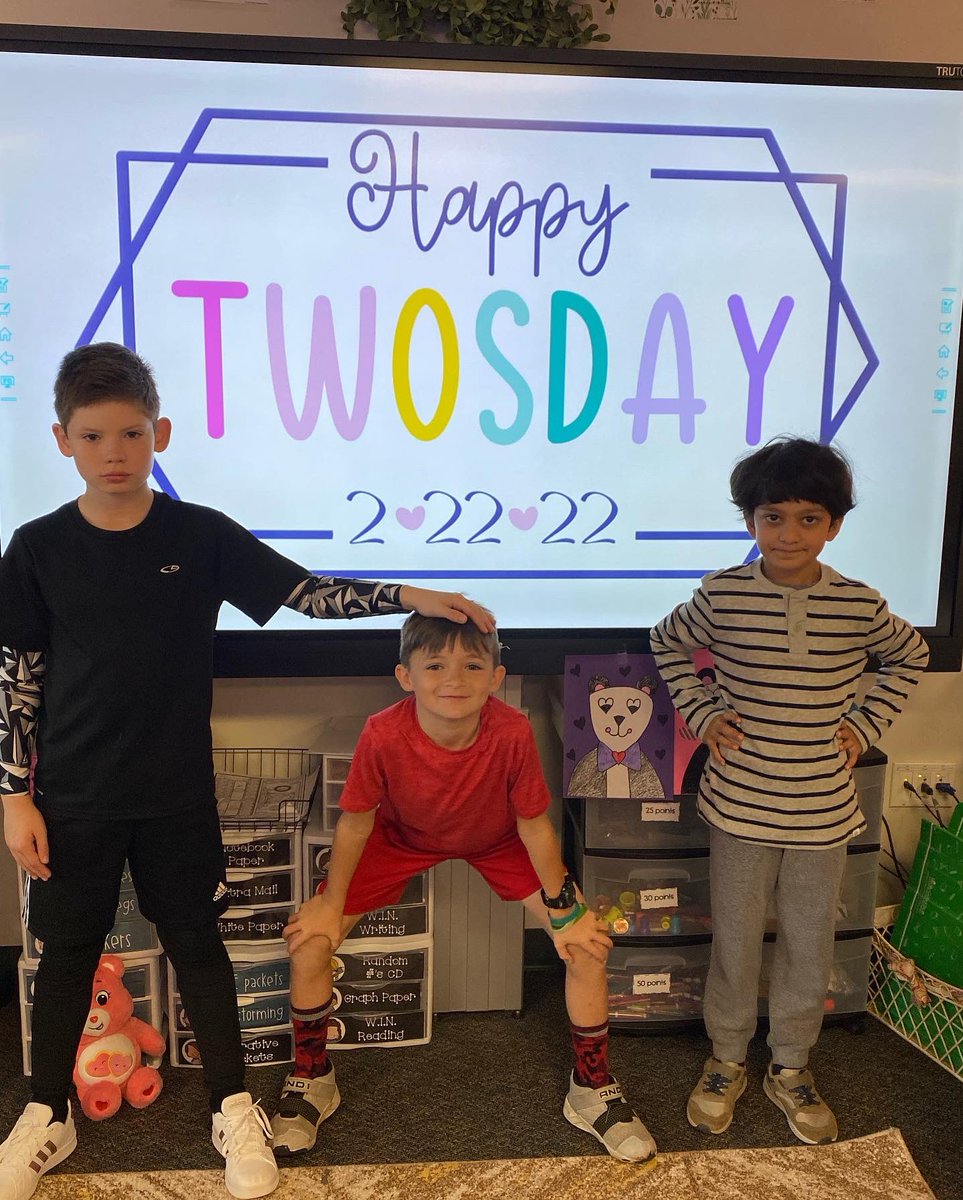 StumpyClass's tweet image. Celebrating 2-22-22 in 2nd grade on a TWOSday! @Carrollisd @WGESdragons