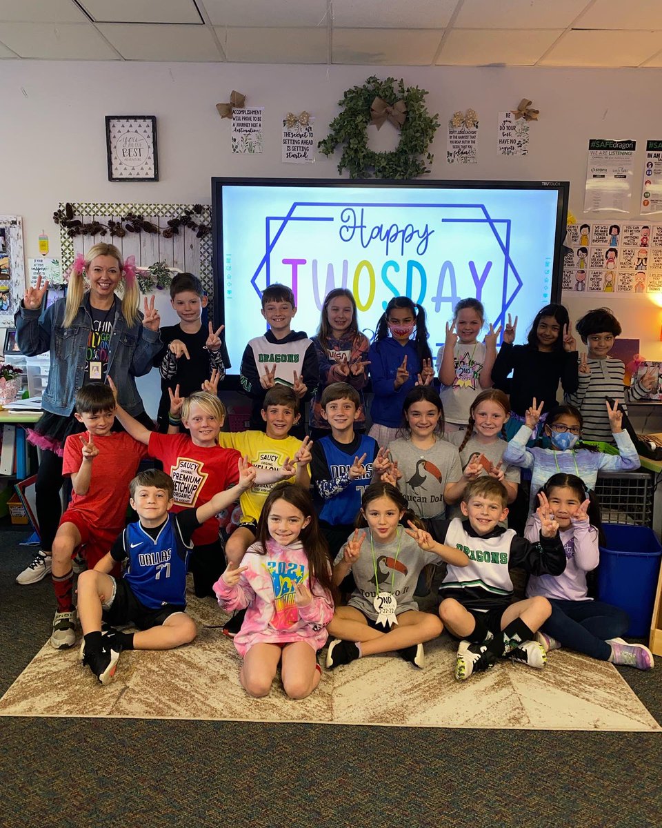 StumpyClass's tweet image. Celebrating 2-22-22 in 2nd grade on a TWOSday! @Carrollisd @WGESdragons