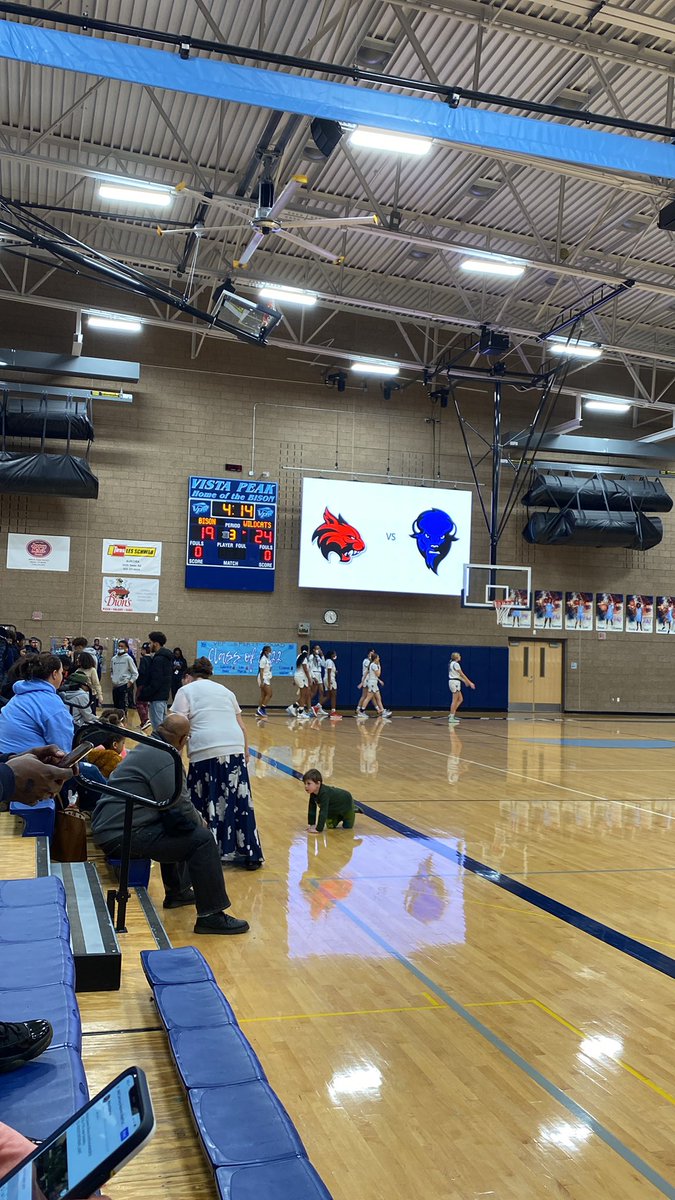 GCWildcatNation's tweet photo. @VPPrepAthletics @coloradopreps @D6Athletics @CHSAA Halftime in Aurora. The wildcats lead the Bison 24-19 https://t.co/tfie5XDfPQ
