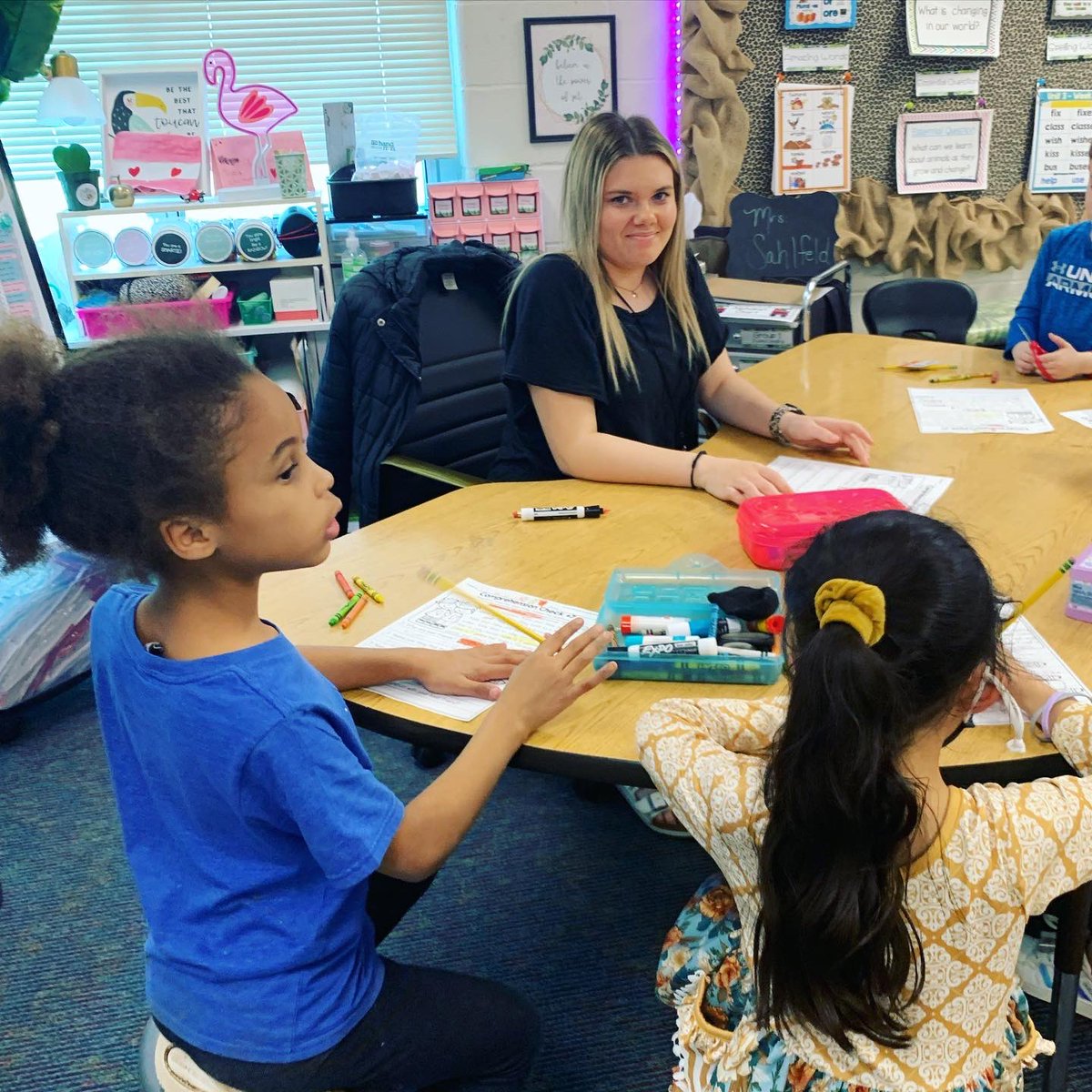 MAVSFACS's tweet photo. Leading centers is such a great place to build confidence in the classroom. Ms. Ward helped with reading centers and used a calm, quiet voice showing the students to also stay quiet and calm. Great job today! #266FutureTeachers https://t.co/JBHJDnlGXi